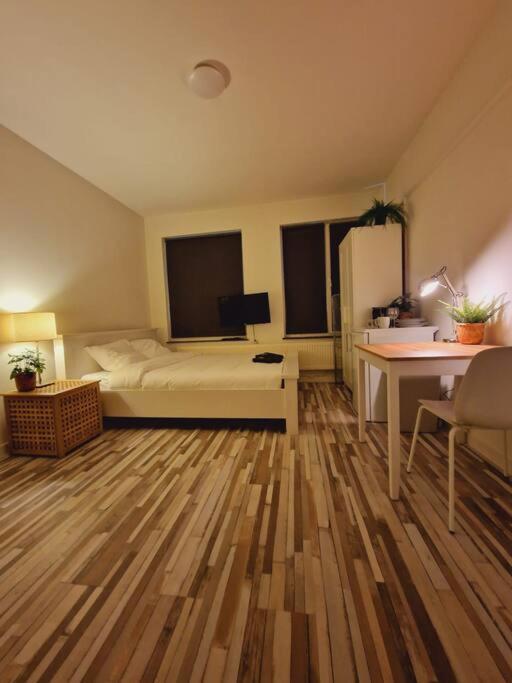 Appartement Private 202 - - By T&s. *